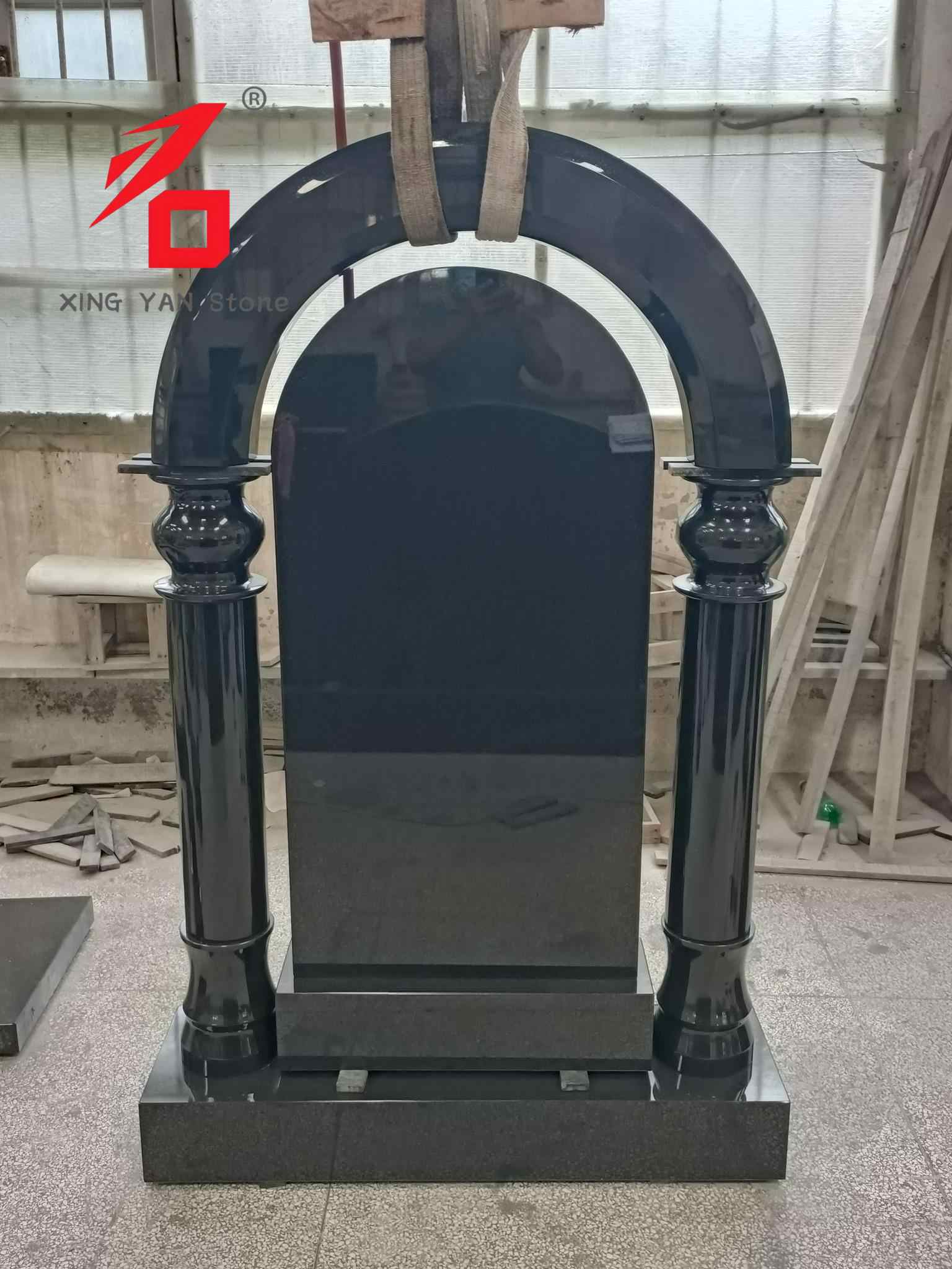 ဥရောပစတိုင်အနက်ရောင် Granite arched tambstone