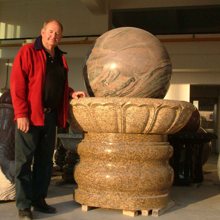 ရောင်စုံ အနီရောင် Granite Sphere Fountain